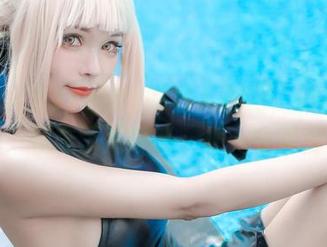 Kitkat Cosplay的私人视角，腿部线条生动，别忘了深呼吸，呃…会不会喘？
